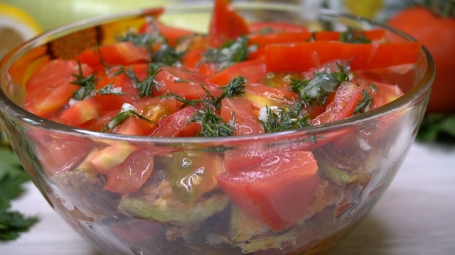 Фото к рецепту: Салат с кабачком 