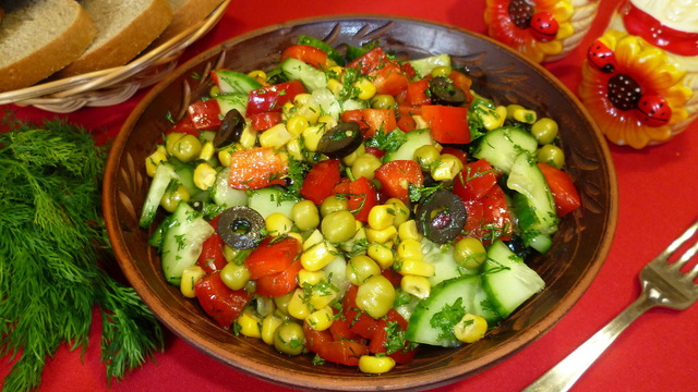 Фото к рецепту: Лёгкий овощной салат