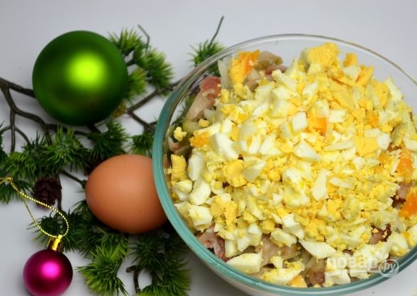 Салат с кукурузой, рисом и копченой скумбрией - фото шаг 8
