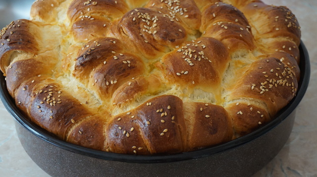 Фото к рецепту: Сдобный хлеб, сербская погача