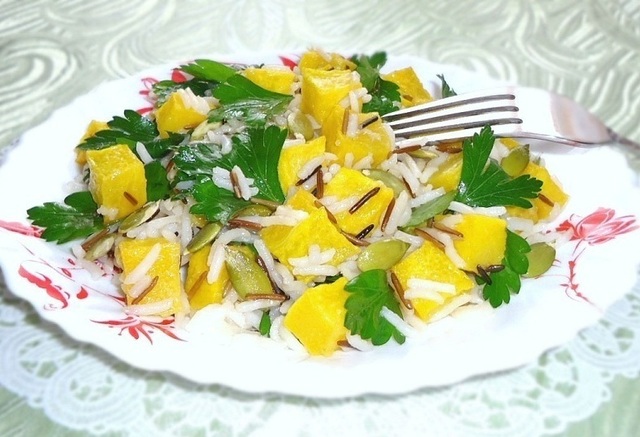 Фото к рецепту: Салат из риса и тыквы