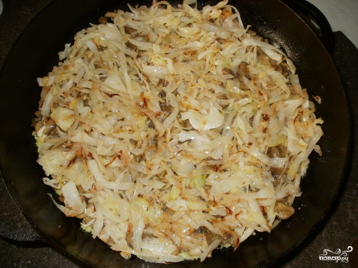 Картофельная запеканка с капустой в духовке - фото шаг 8