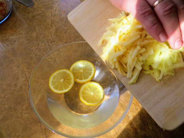 Фото к рецепту: Капустный салат cole slaw