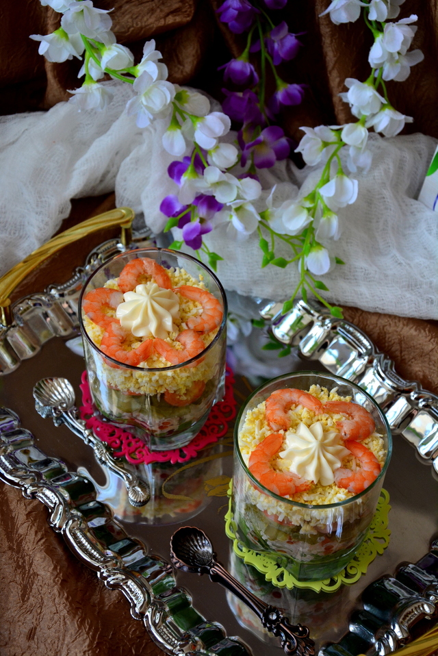 Фото к рецепту: Веррины с креветками и красной икрой