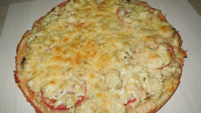 Фото к рецепту: Вкусная пицца на тонком тесте