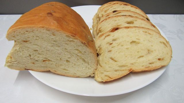 Фото к рецепту: Луковый хлеб в духовке