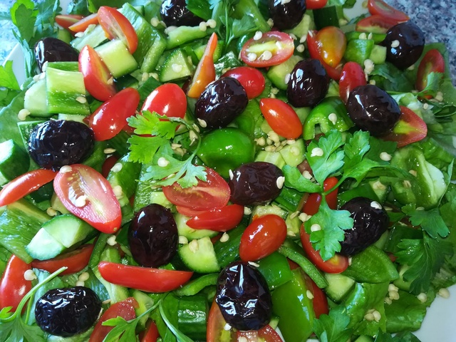 Фото к рецепту: Овощной полезный салат без майонеза 