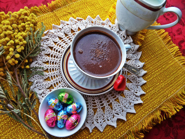 Фото к рецепту: ленивый горячий шоколад в свч