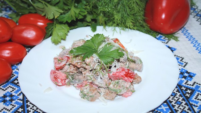 Фото к рецепту: Вкусно так, что невозможно остановится. салат быстро и вкусно.