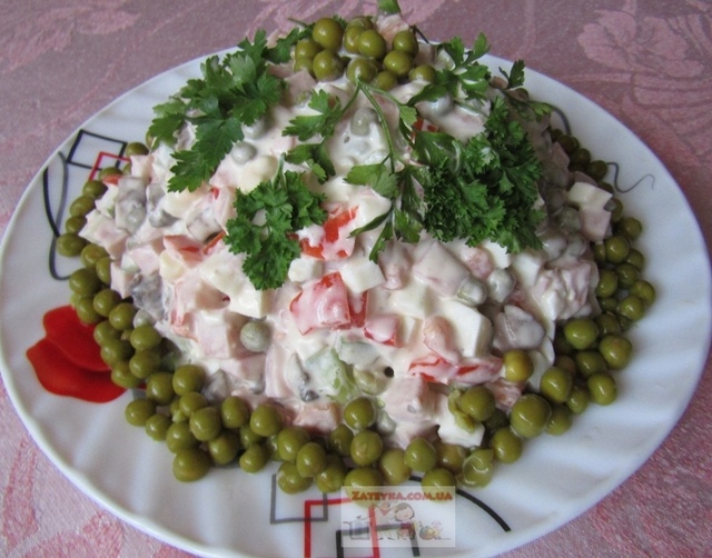 Фото к рецепту: Салат с ветчиной, яйцами и овощами 