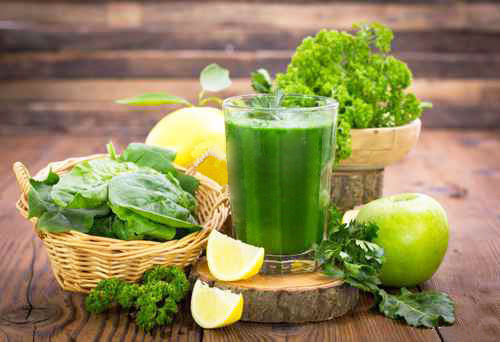 Фото к рецепту: Витаминный смузи за 2 минуты ♥ зелёный коктейль для здоровья и красоты. видео