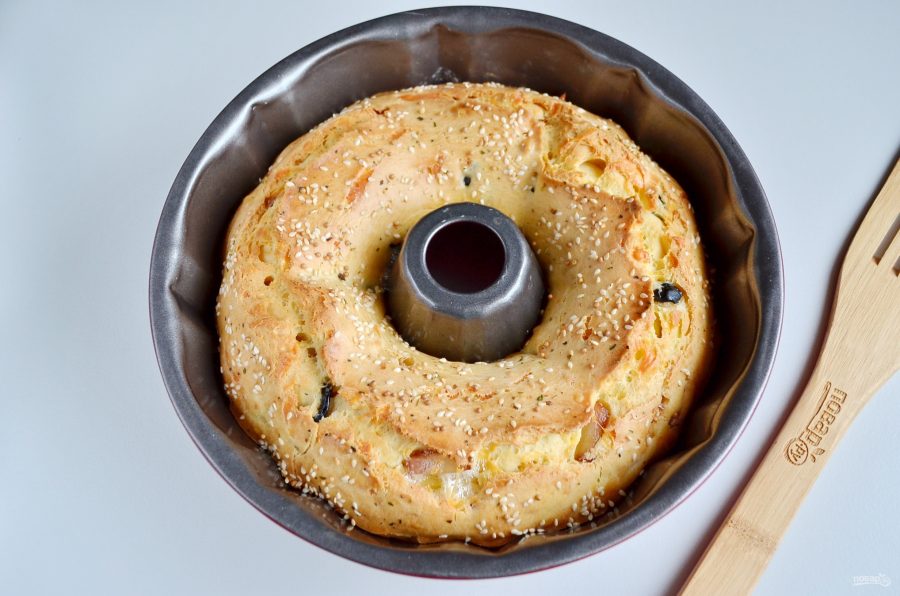 Закусочный кекс с беконом и маслинами - фото шаг 7