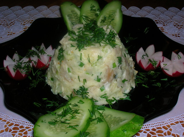 Фото к рецепту: Картофельный салат со скумбрией в горчичной заправке