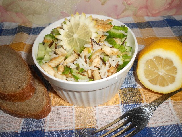 Фото к рецепту: Легкий салат с рисом басмати микс