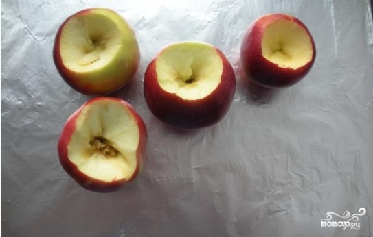 Печеные яблоки с клюквой - фото шаг 2