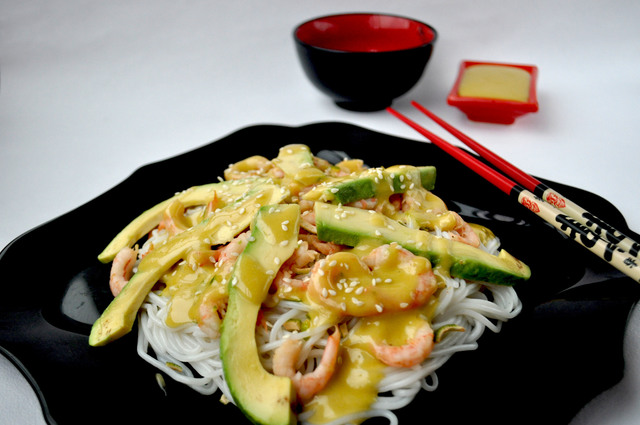 Фото к рецепту: Салат эби авокадо (по мотивам японской кухни)