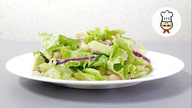 Фото к рецепту: Постный салат с авокадо и фасолью