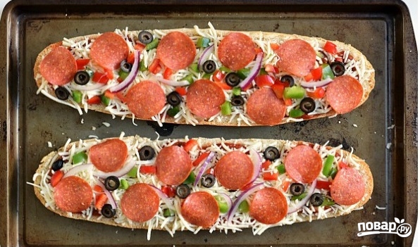 Пицца на батоне в духовке - фото шаг 4