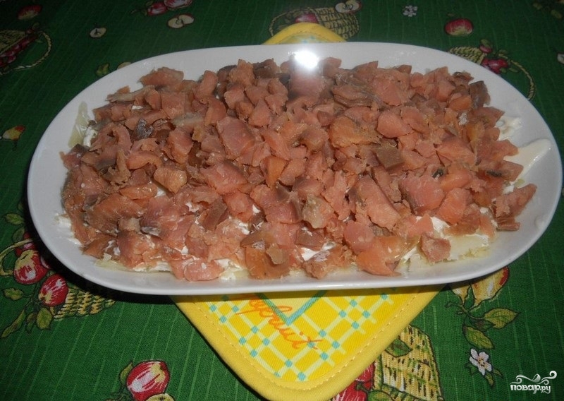 Салат с горбушей горячего копчения - фото шаг 2