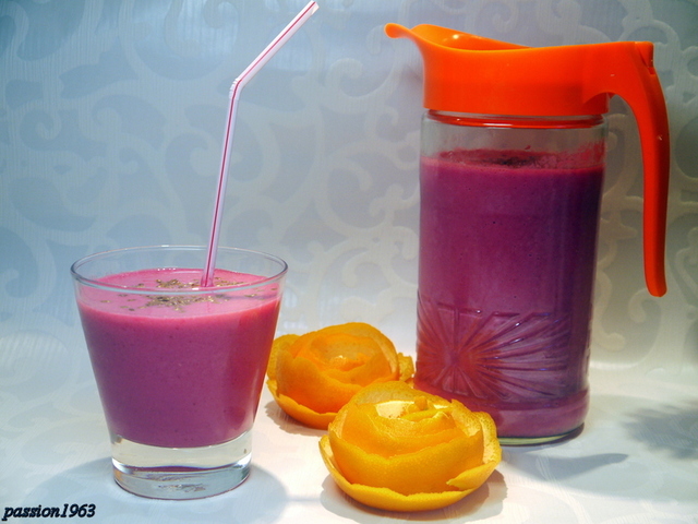 Фото к рецепту: Свекольно-апельсиновый смузи „рубин“