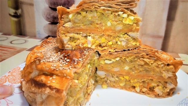Фото к рецепту: Пирог из лаваша с капустой и мясом.