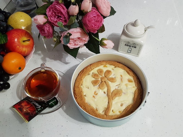 Фото к рецепту: Творожный пирог с амарантовой мукой и персиками.