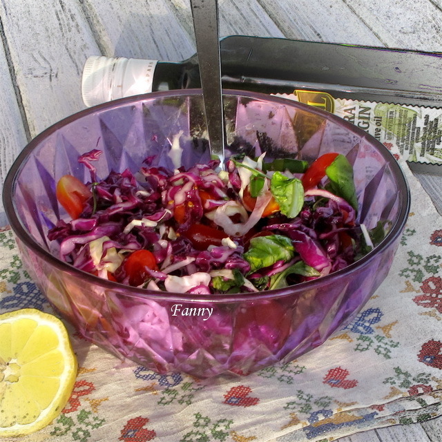 Фото к рецепту: Салат из красной капусты / kırmızı lahana salatası