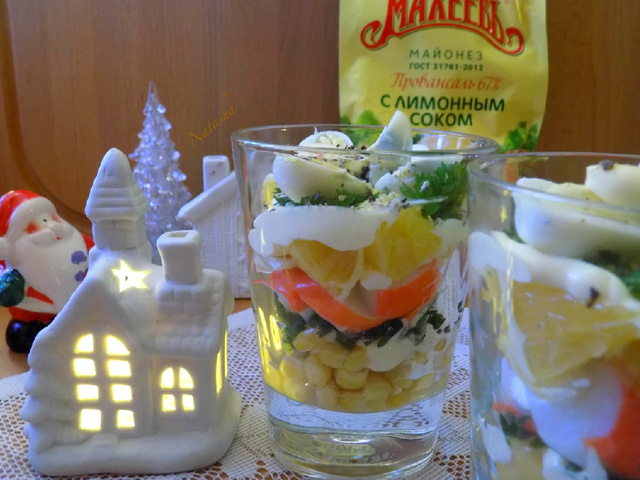 Фото к рецепту: Крабовый салат с апельсином.