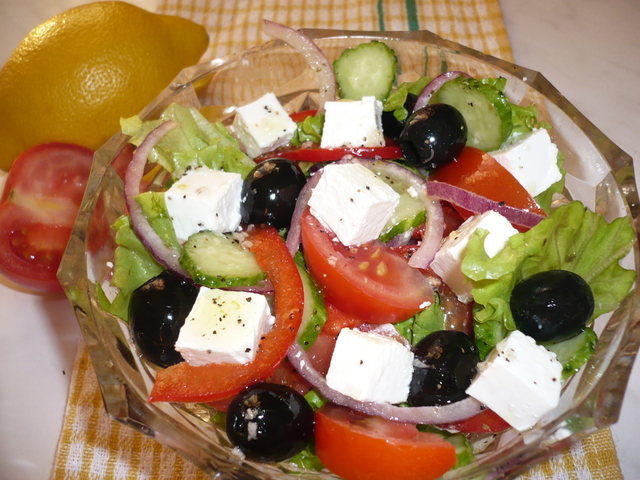 Фото к рецепту: Салат греческий 