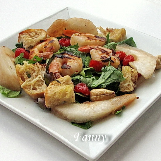 Фото к рецепту: Салат с грушами и креветками
