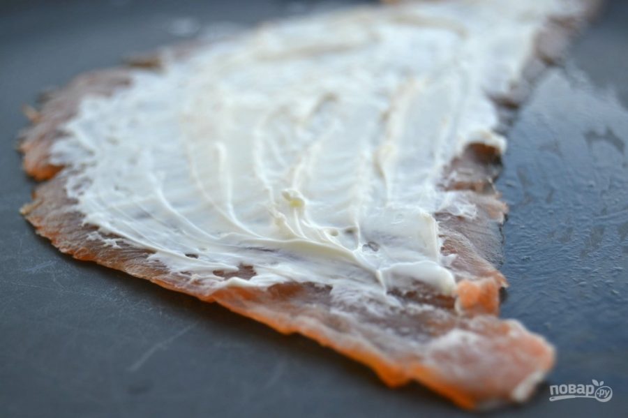 Рулет из лосося со сливочным сыром - фото шаг 3