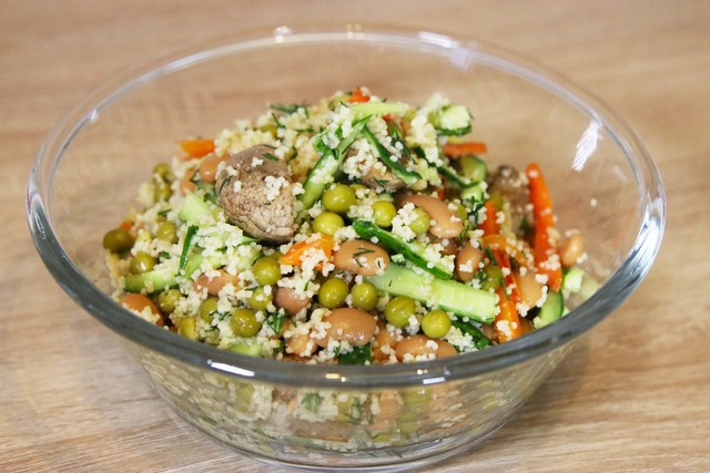 Фото к рецепту: Салат кускус с овощами. салат табуле 