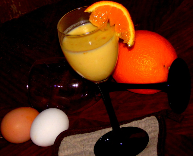 Фото к рецепту: Безалкогольный еggnog с апельсином