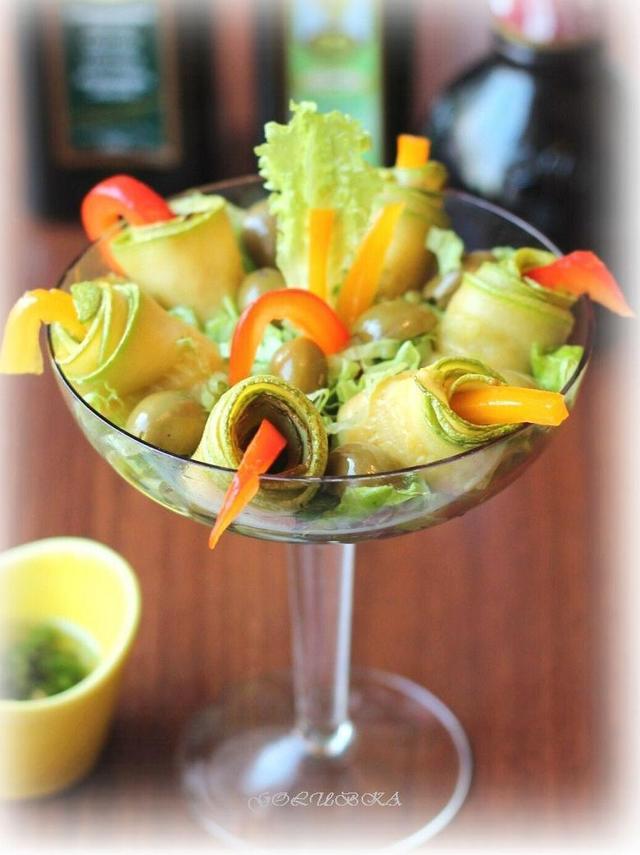 Фото к рецепту: Летний салат из кабачков