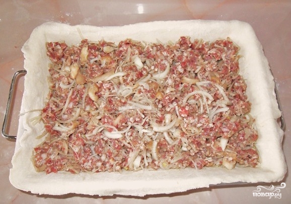 Пирог с мясом из слоеного дрожжевого теста - фото шаг 3