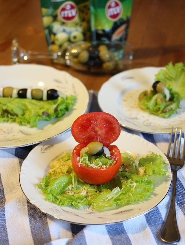 Фото к рецепту: Средиземноморский салат дамам - кольца, мужчинам - браслеты 