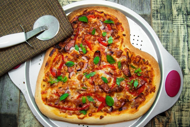 Фото к рецепту: Пицца-валентинка