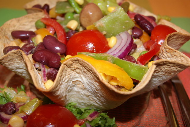 Фото к рецепту: Летний салат в стиле мексикано /дуэль/