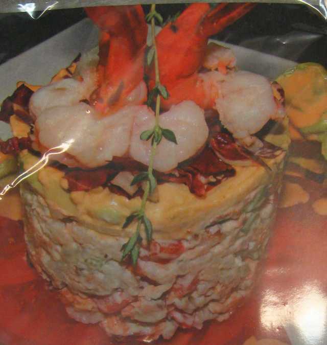 Фото к рецепту: Салат с рисом и копченым лососем