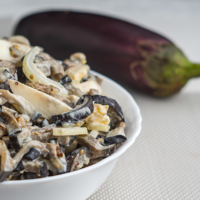 Фото к рецепту: Салат из баклажанов со вкусом грибочков - вкуснятина неописуемая