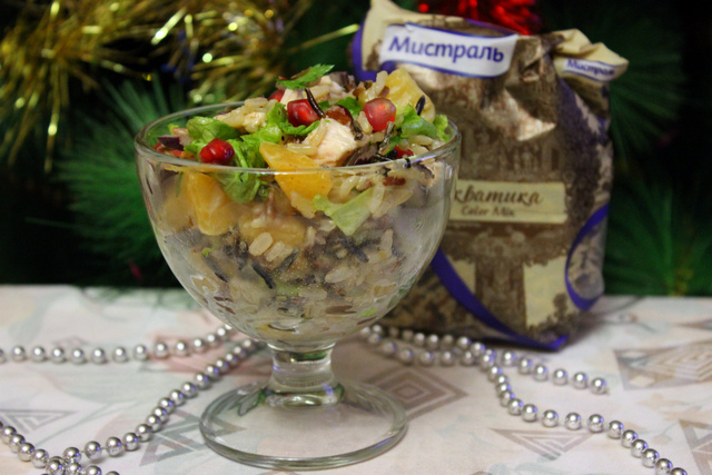 Фото к рецепту: Салат для гурманов с курицей, мандаринами и рисом акватика color mix 