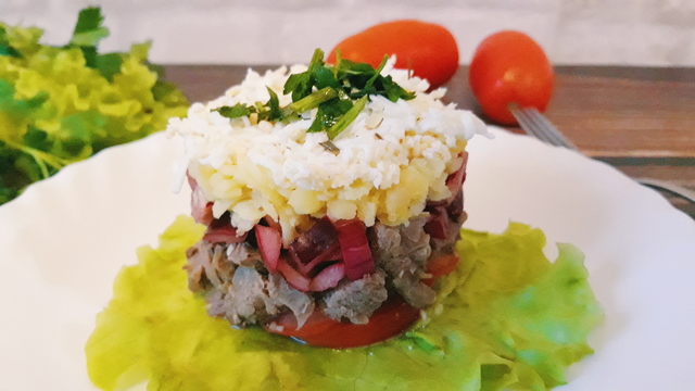 Фото к рецепту: Теплый салат с говядиной
