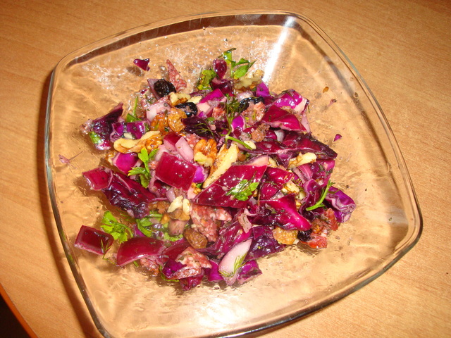 Фото к рецепту: Пикантный салат