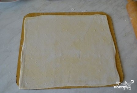 Сосиски в слоеном тесте в духовке - фото шаг 1