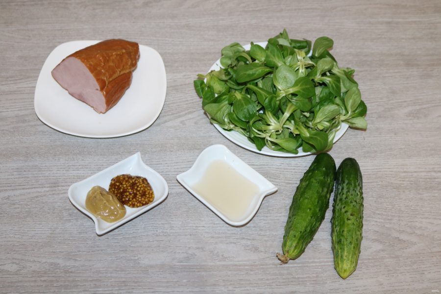 Зелёный салат с ветчиной - фото шаг 1