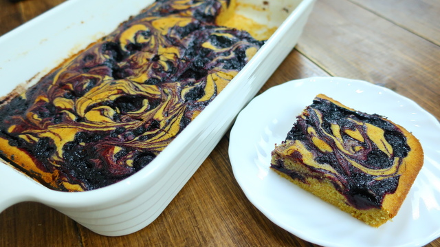 Фото к рецепту: Пирог с лесными ягодами и белым шоколадом