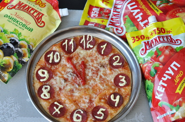 Фото к рецепту: Пицца новогодние часы 