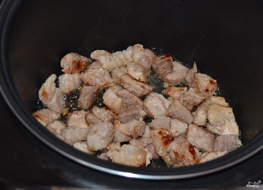 Тушеное мясо с картошкой в мультиварке "Редмонд" - фото шаг 1