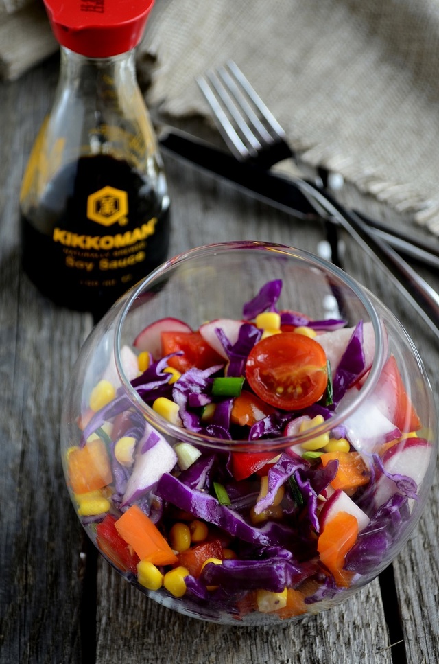 Фото к рецепту: Салат овощной «радужный»