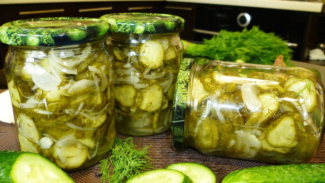 Фото к рецепту: Салат из огурцов на зиму нежинский 